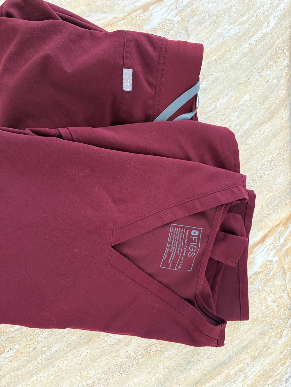 FIGS women’s Burgundy Scrub set